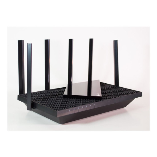 TP-LINK Archer AXE75 Wi-Fi 6 router with advanced tri-band performance
